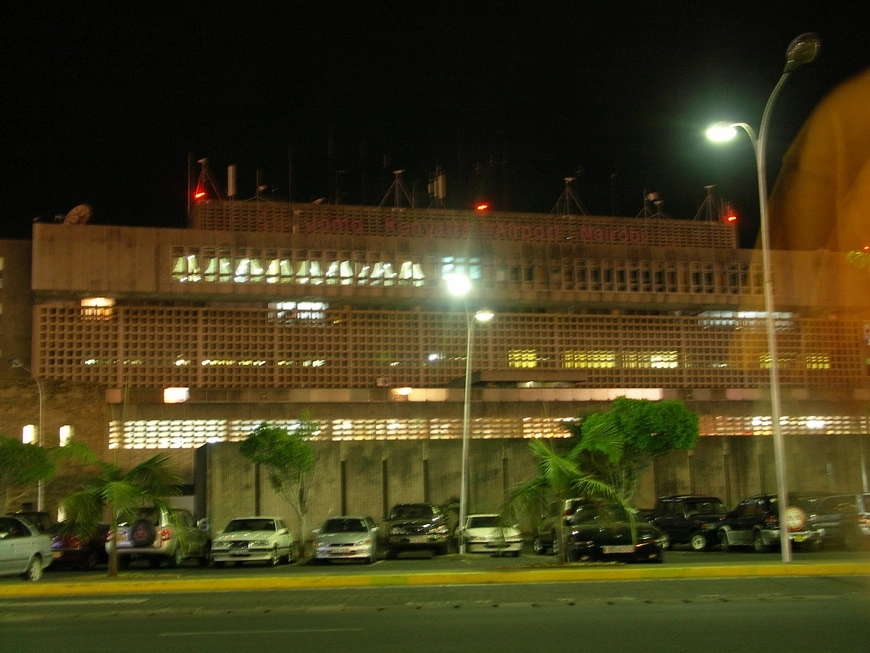 Загрузка картинки - Найроби, ночной аэропорт