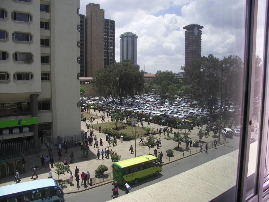 Загрузка картинки - Найроби с высоты номера в Хилтоне