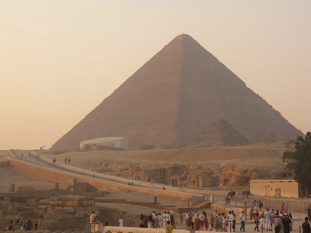 Загрузка картинки - Гиза, у Пирамид