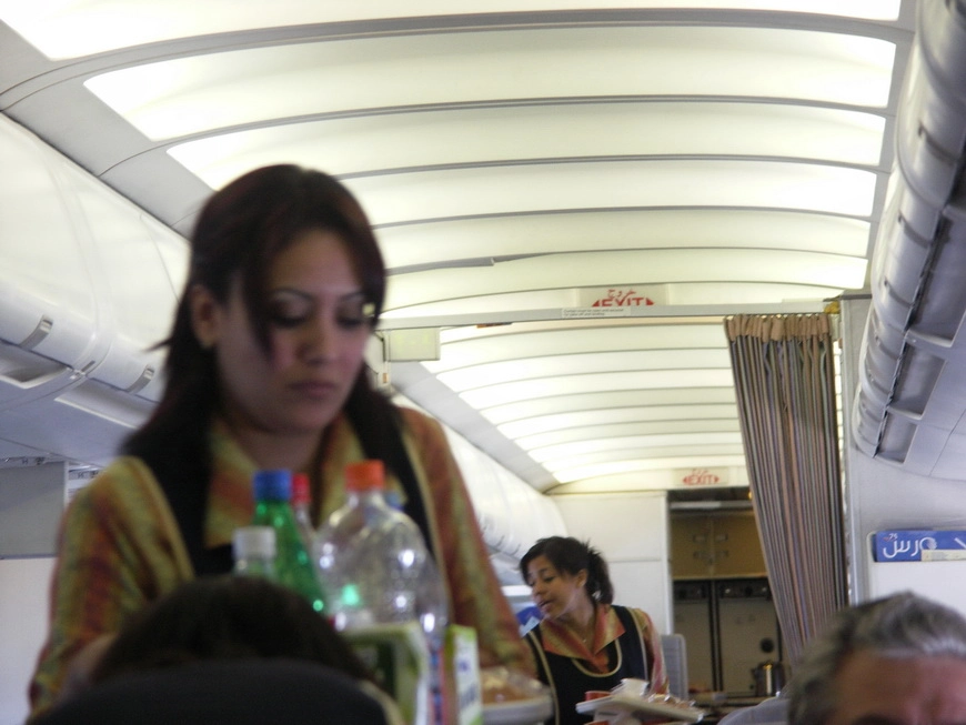 Загрузка картинки - Борт Каир-Москва. Бортпроводницы за работой