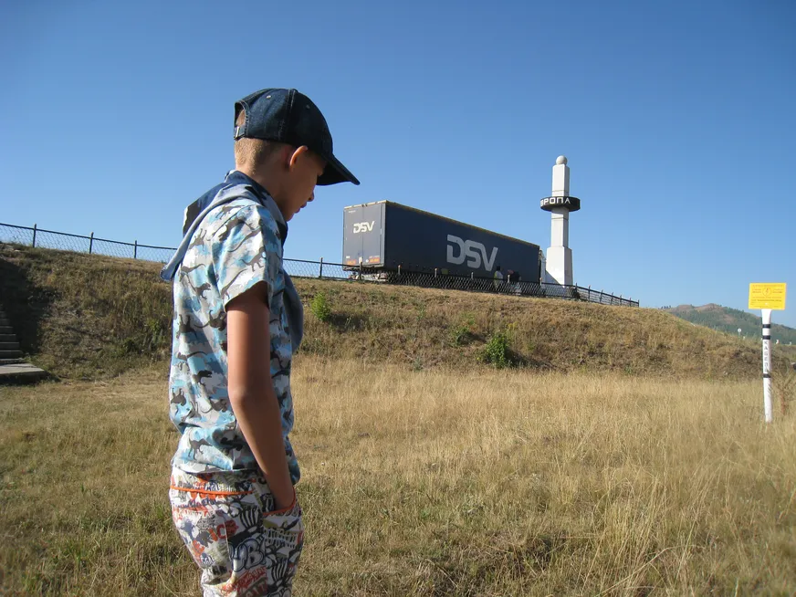 Загрузка картинки - Башкирия. Молодой сплавщик у моста Европа-Азия