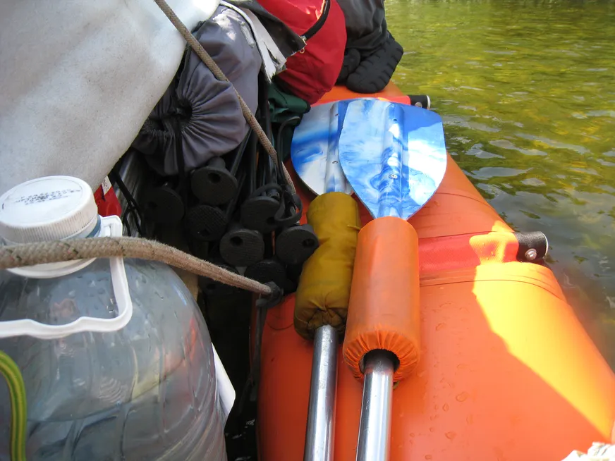 Загрузка картинки - Агидель. Снаряге на кате. Всё, что может упасть в воду - упадёт