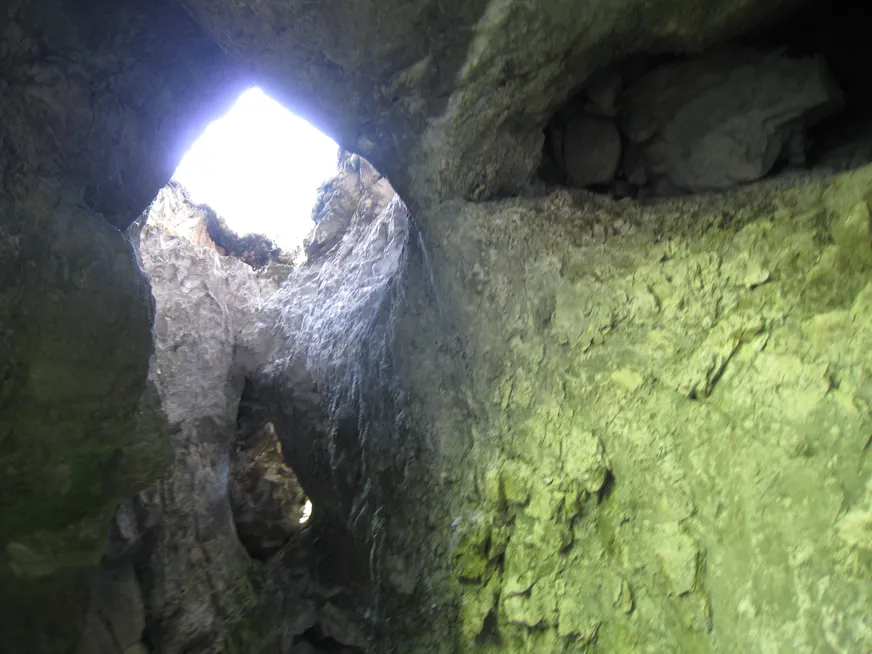 Загрузка картинки - Агидель. Пещерные расщелины