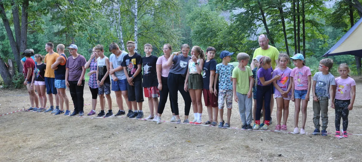 Загрузка картинки - Агидель, лагерь. Построение на очередные движухи