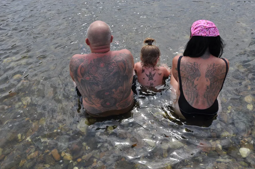 Загрузка картинки - Агидель, лагерь. Семья в куполах