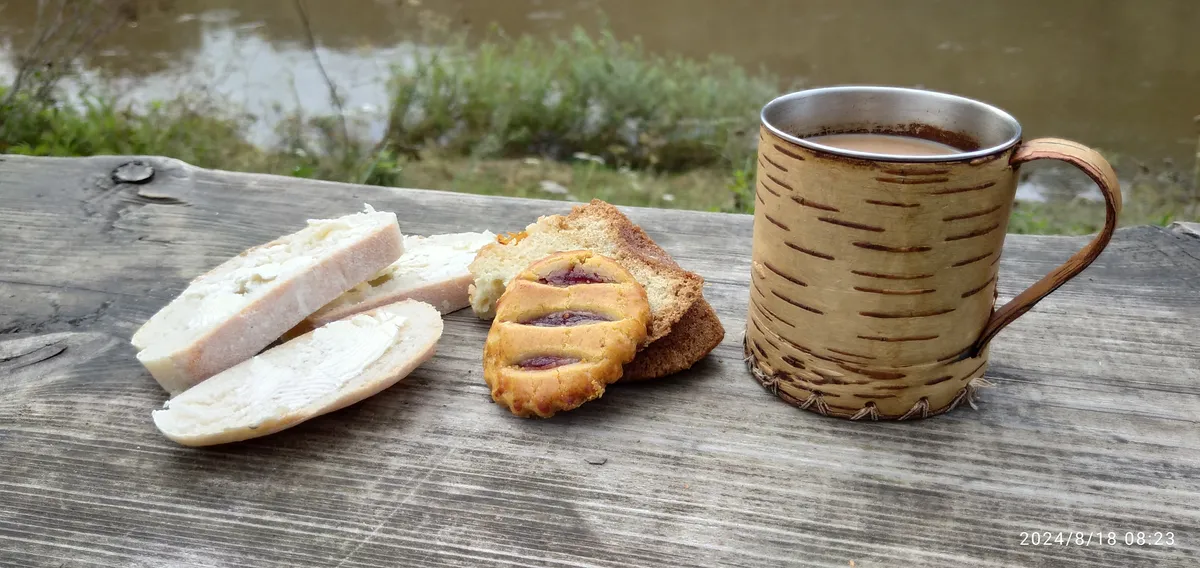 Загрузка картинки - Ай 2024. Чиабатта с маслом и сладостями к натуральному кофе в турке