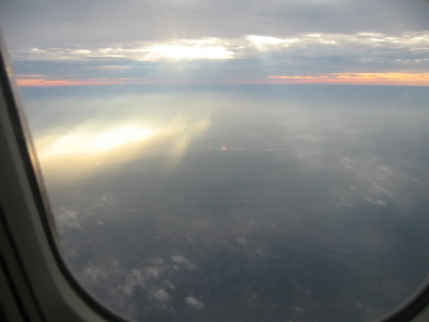 Загрузка картинки - Облака в иллюминаторах настраивали на романтический лад