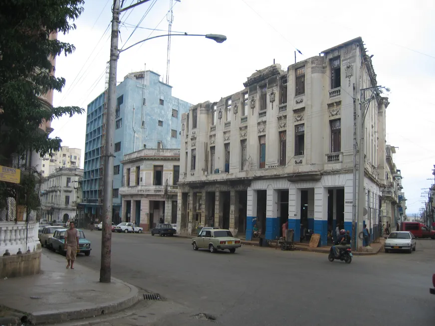 Загрузка картинки - По направлению к кафе у Луиса