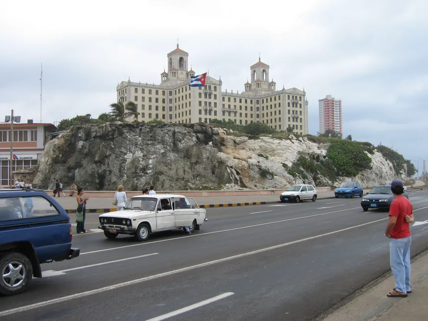 Загрузка картинки - Гавана, район Ведадо