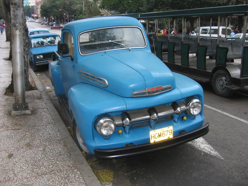 Загрузка картинки - Гавана, Ведадо. Авто