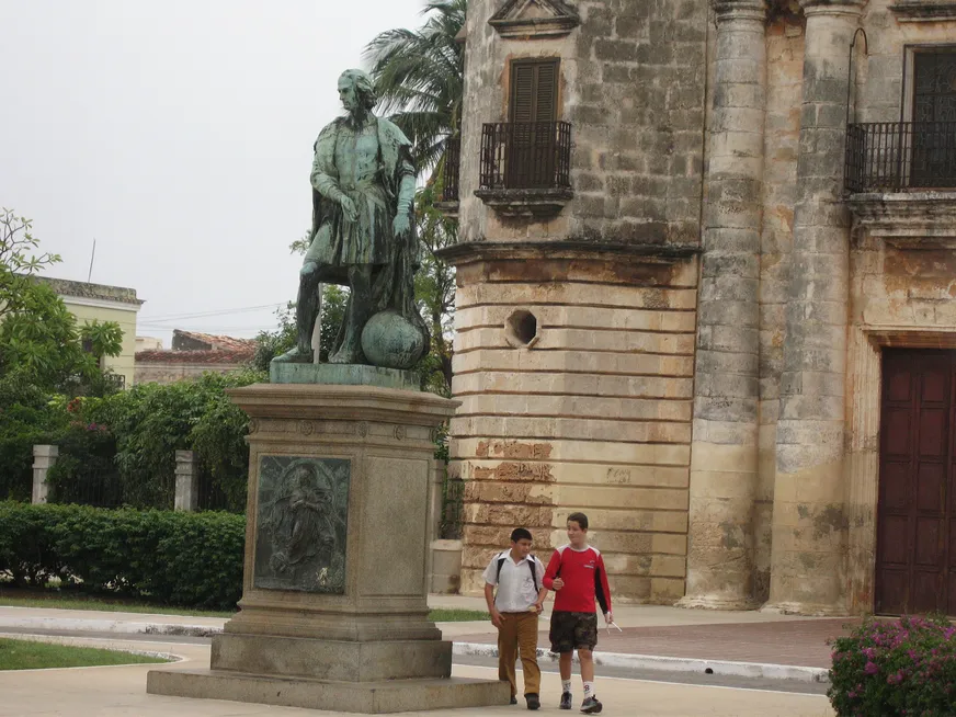 Загрузка картинки - Карденас. Памятник какому-то рыге