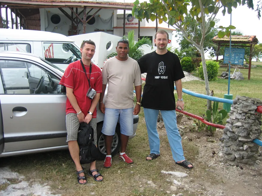 Загрузка картинки - Плайа Ларга, кафе Бригантина. Ной и спасённые им животные
