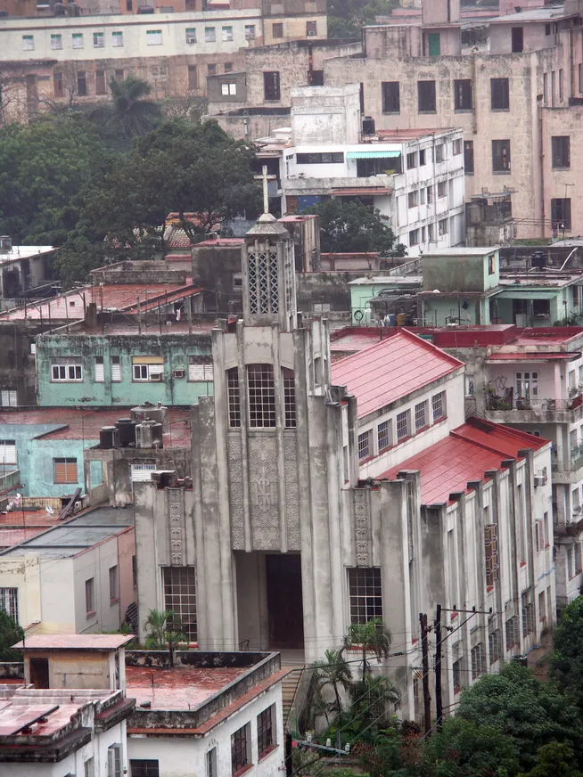 Загрузка картинки - Хилтон. Вид на кирку