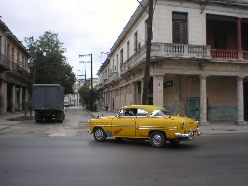 Загрузка картинки - Где-то в Гаване. Авто