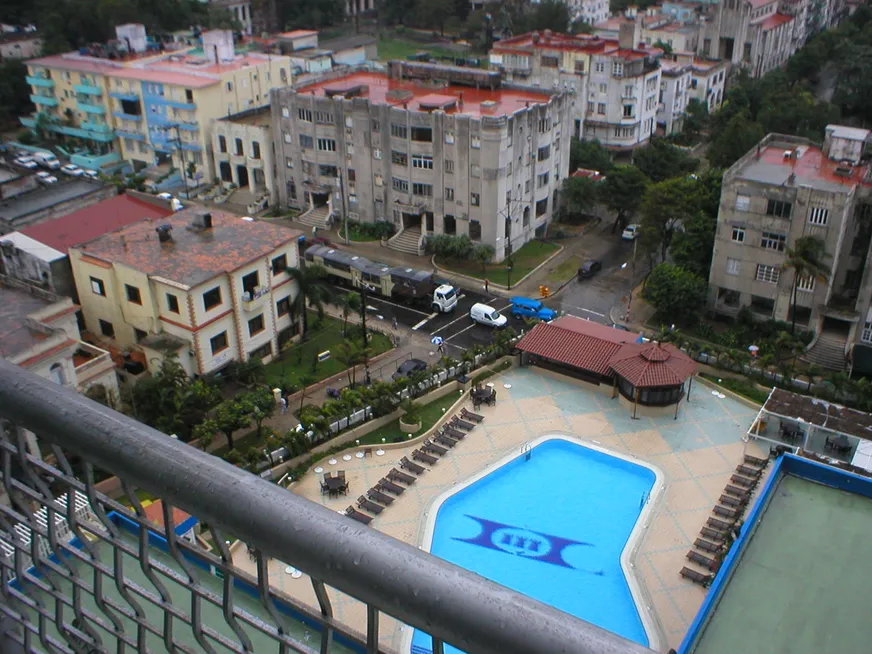 Загрузка картинки - Хилтон. Вид на бассейн