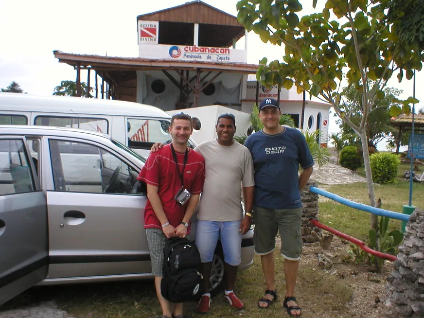 Загрузка картинки - Плайа Ларга, кафе Бригантина. Ной и спасённые им животные