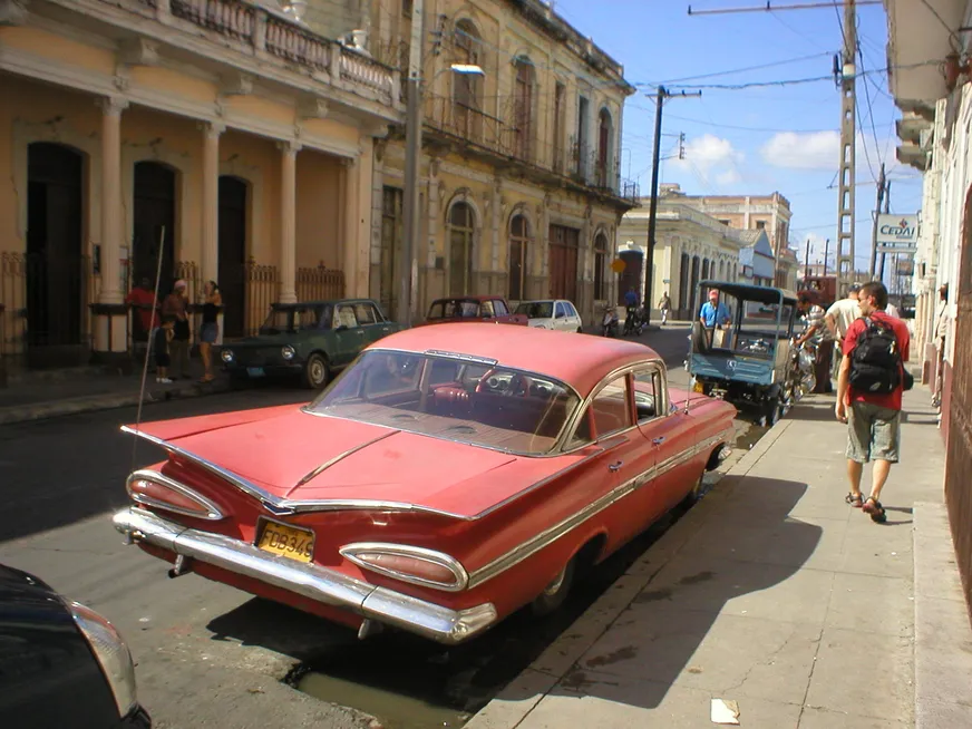 Загрузка картинки - Сьенфуегос. Авто
