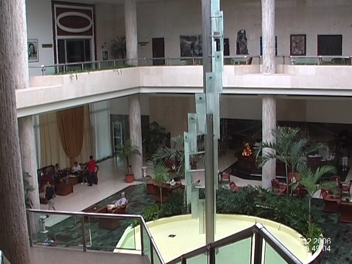 Загрузка картинки - Фойе в Гавана Либре