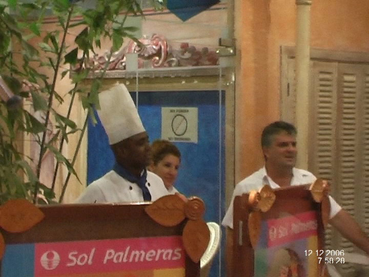 Загрузка картинки - Сол Пальмерас. А на выходе из ресторана ждала...