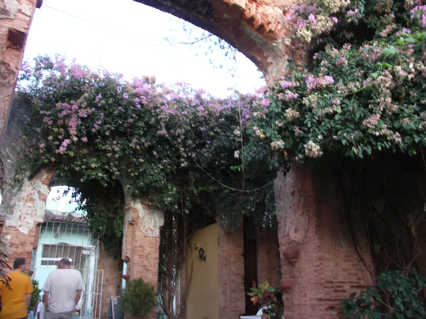 Загрузка картинки - Тринидад. Кафе в руинах