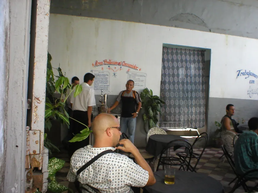 Загрузка картинки - Санта-Клара. Кафешка для местных