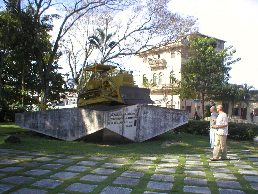 Загрузка картинки - Монумент вчерашему сражению при Санта-Кларе