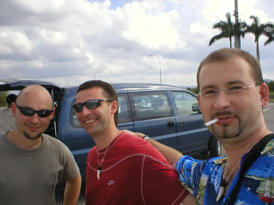 Загрузка картинки - У монумента Че. Какие-то рыги