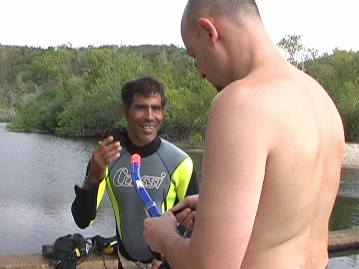 Загрузка картинки - Где-то под Тринидадом. Мигель опять втирает про фиесту