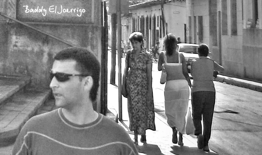 Загрузка картинки - Автор на фоне Санта-Клары