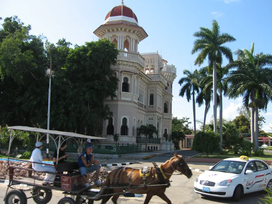 Загрузка картинки - Сьенфуегос. Архитектурные достопримечательности
