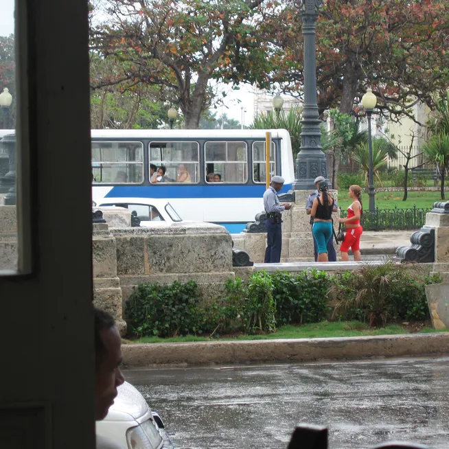 Загрузка картинки - Вид из кафе на Прадо