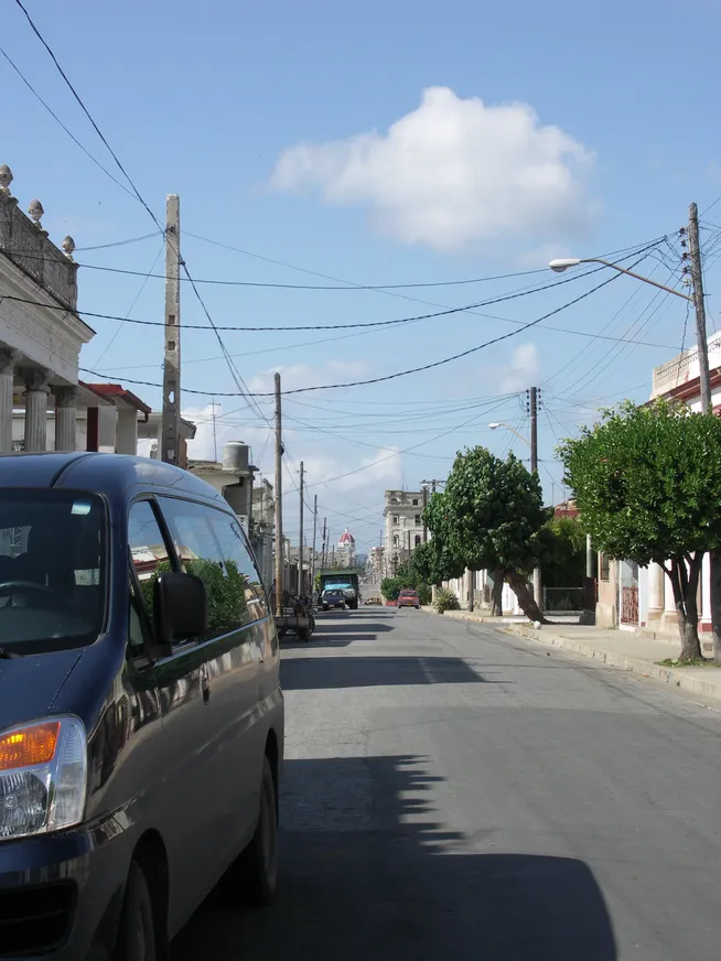 Загрузка картинки - Сьенфуегос. По направлению к центру