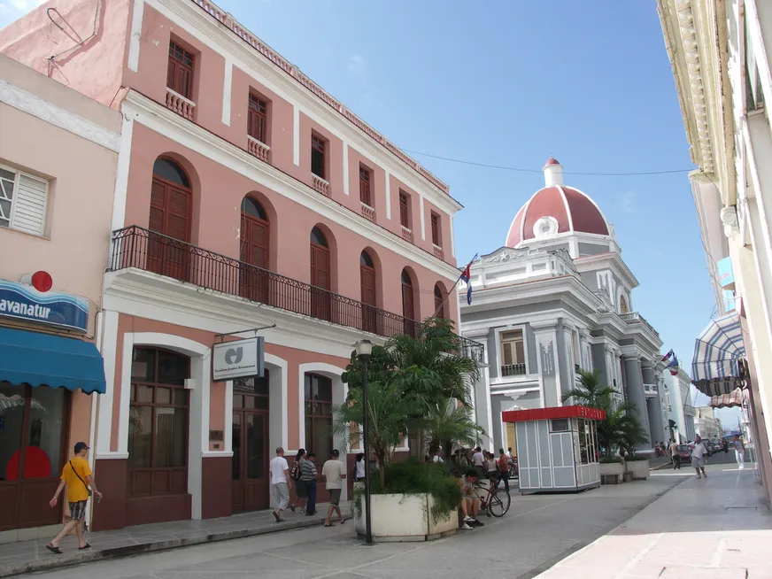 Загрузка картинки - Сьенфуегос. Арбат