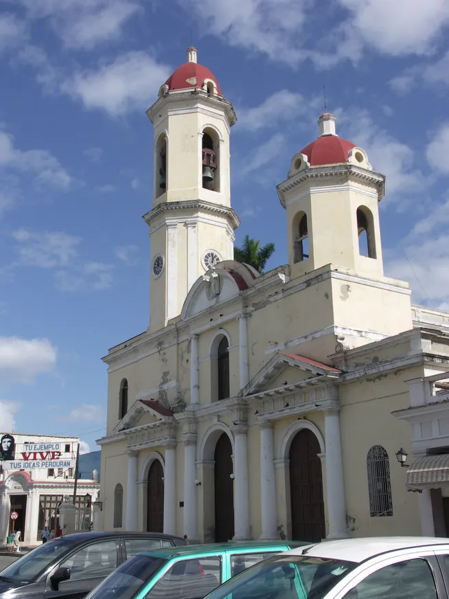 Загрузка картинки - Сьенфуегос. Центральный катэдрал