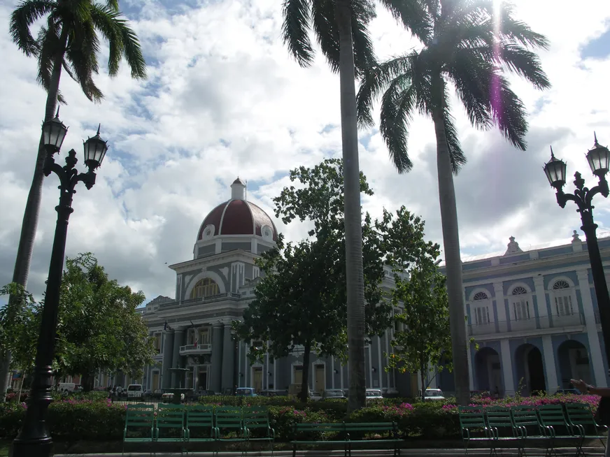 Загрузка картинки - Сьенфуегос. Местный Капитолий