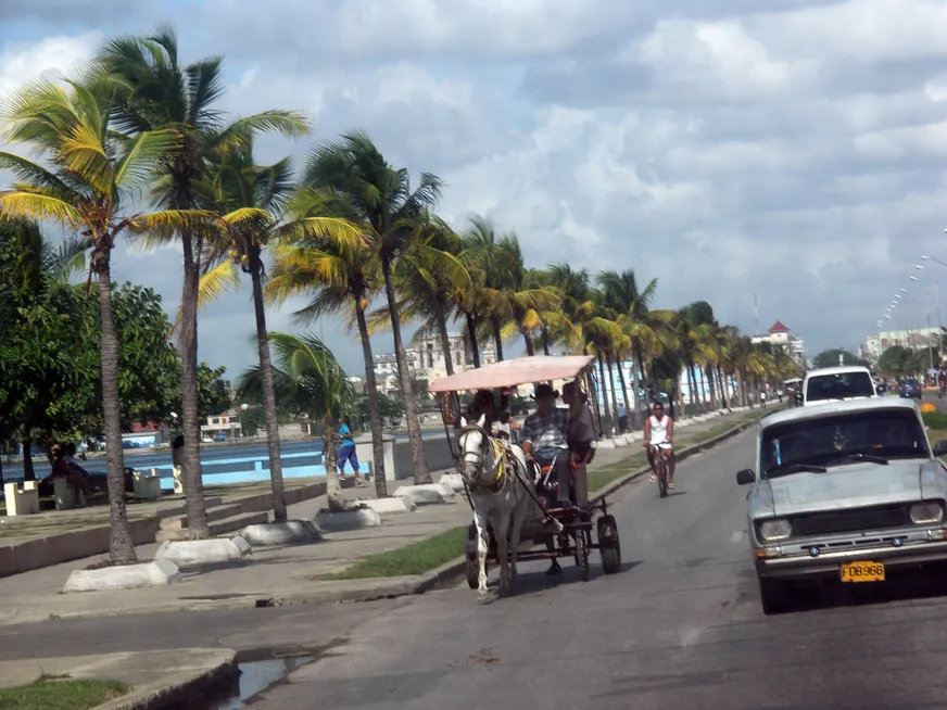 Загрузка картинки - Сьенфуегос. Местный Малекон
