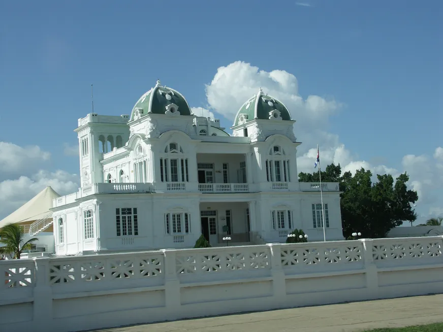 Загрузка картинки - Сьенфуегос. Архитектурные достопримечательности