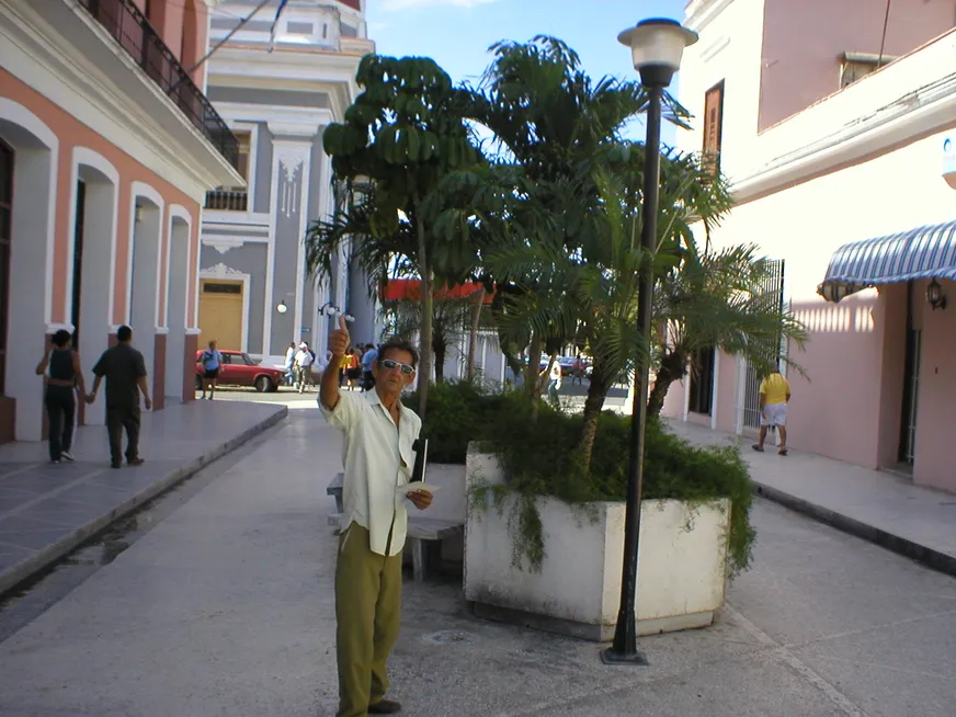 Загрузка картинки - Сьенфуегос. Нас приветствует какой-то Хосе Марти