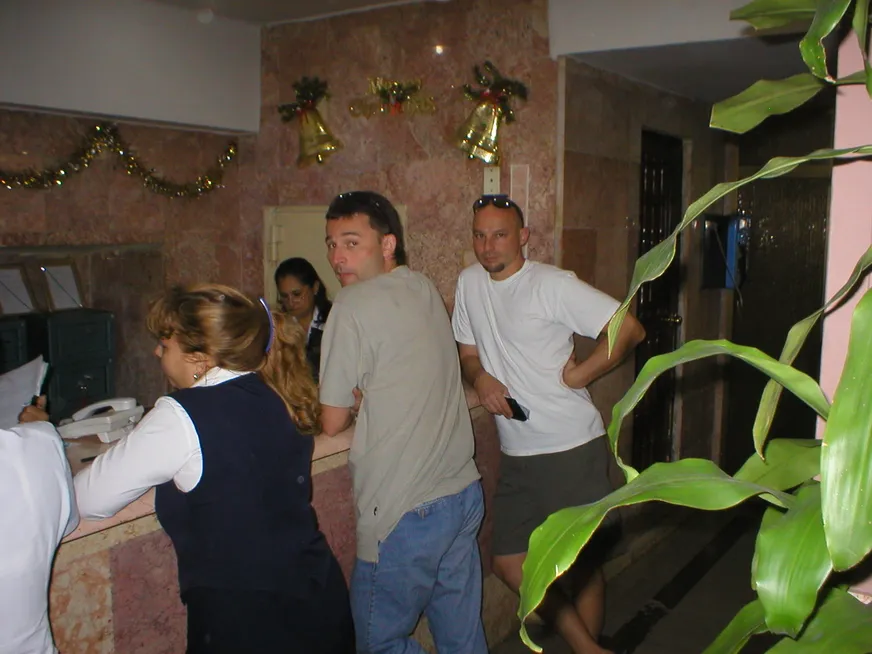 Загрузка картинки - Отель Линкольн. Тёрки у стойки