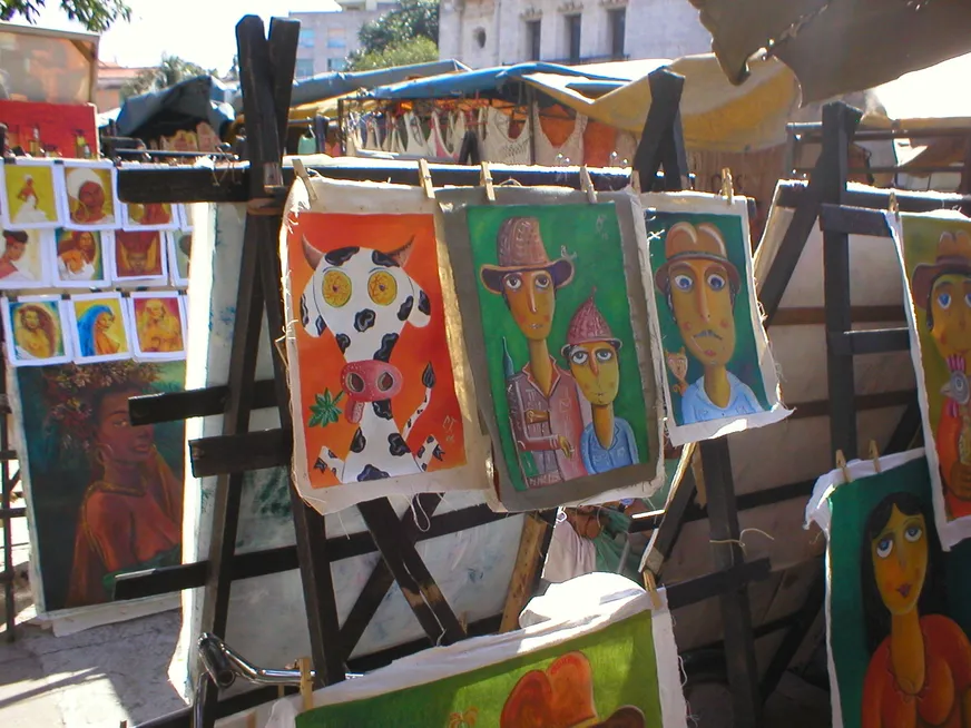 Загрузка картинки - Лябана, рынок Такон. Пластилиновая корова