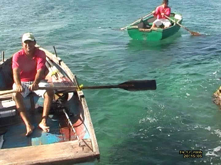 Загрузка картинки - Плайя Хирон. Бот отчаливает