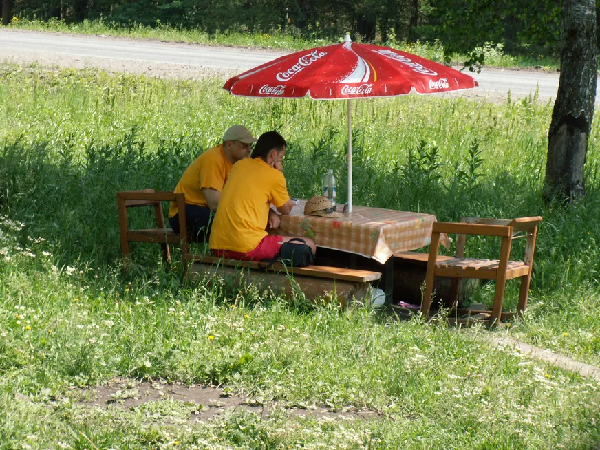 Загрузка картинки - Где-то под Саткой. Придорожная закусочная