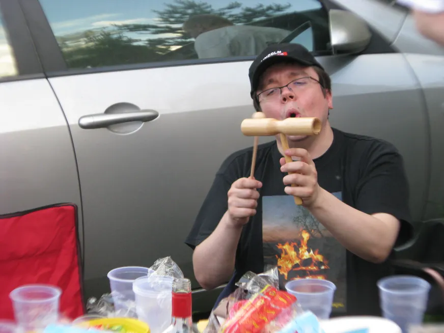 Загрузка картинки - Ильменка-2008. Алексей в перкуссионном угаре