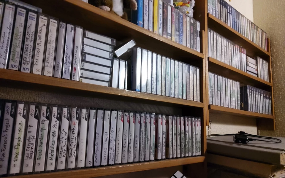 Знаменитая кассетная стена