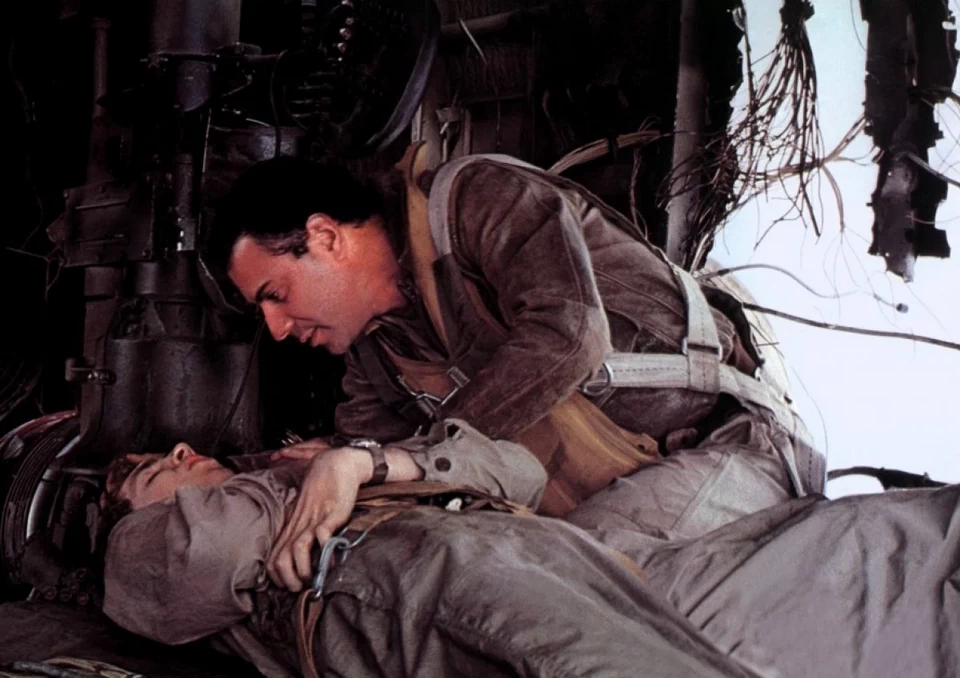 Уловка-22 (1970), эпизод со Сноуденом