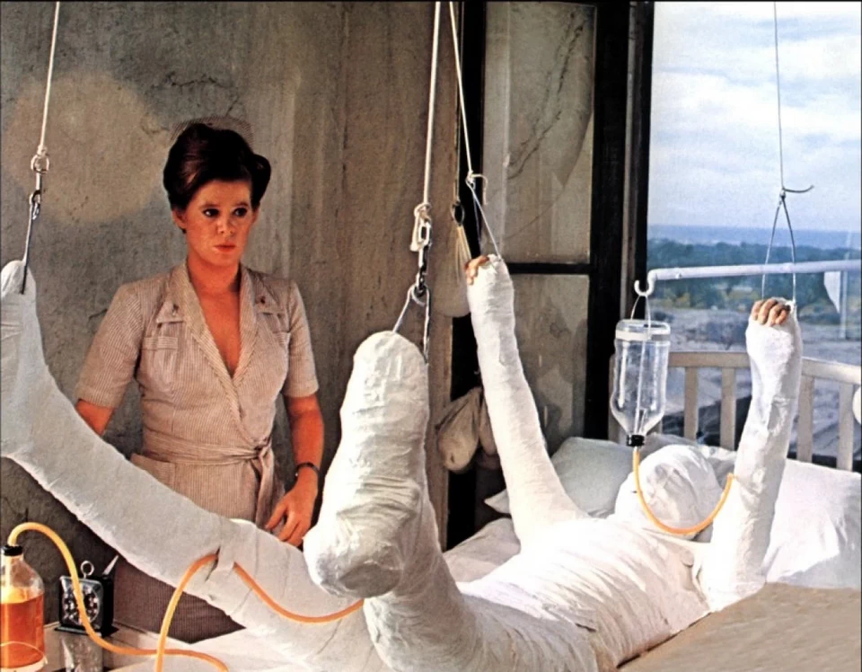 Уловка-22 (1970), пациент с двумя банками