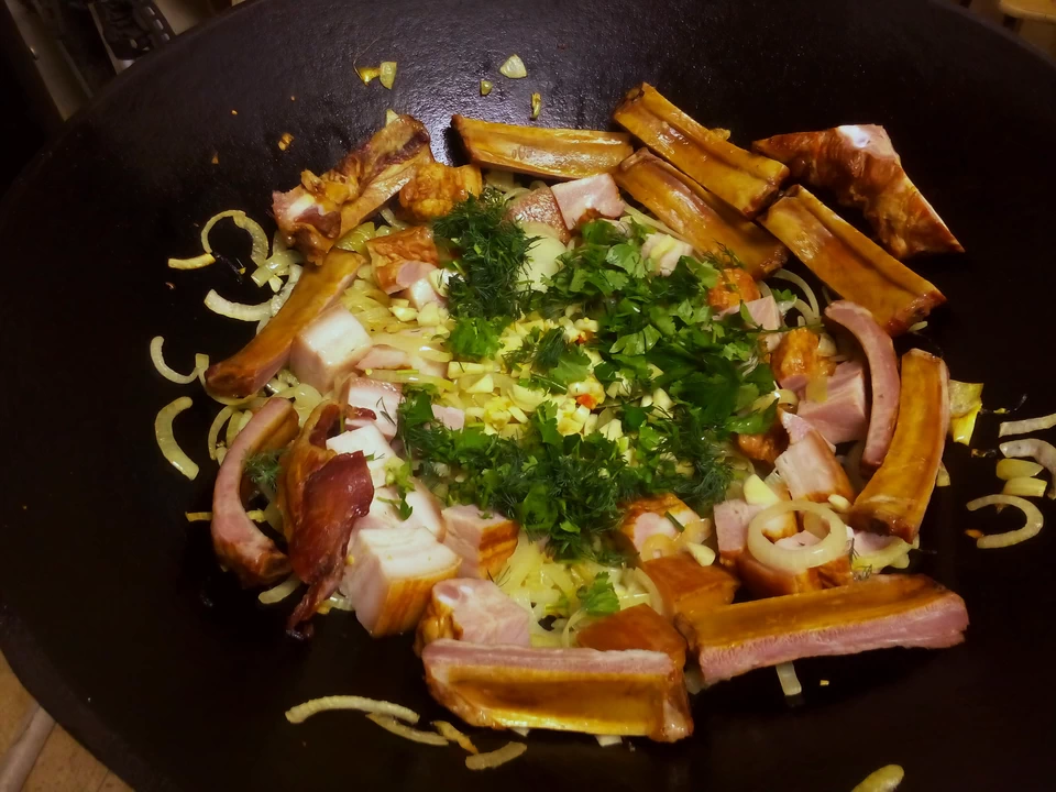 Копчености к фасоли