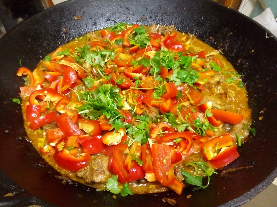 Что-то вкусно-аджапсандальное в казане