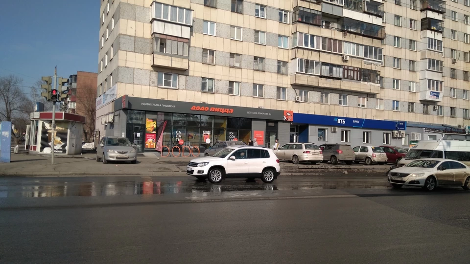 Додо-пицца на Салютной. Вид с улицы