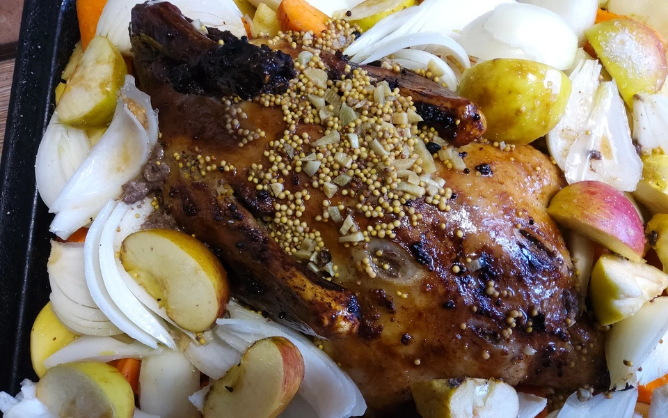 Утка в яблоках